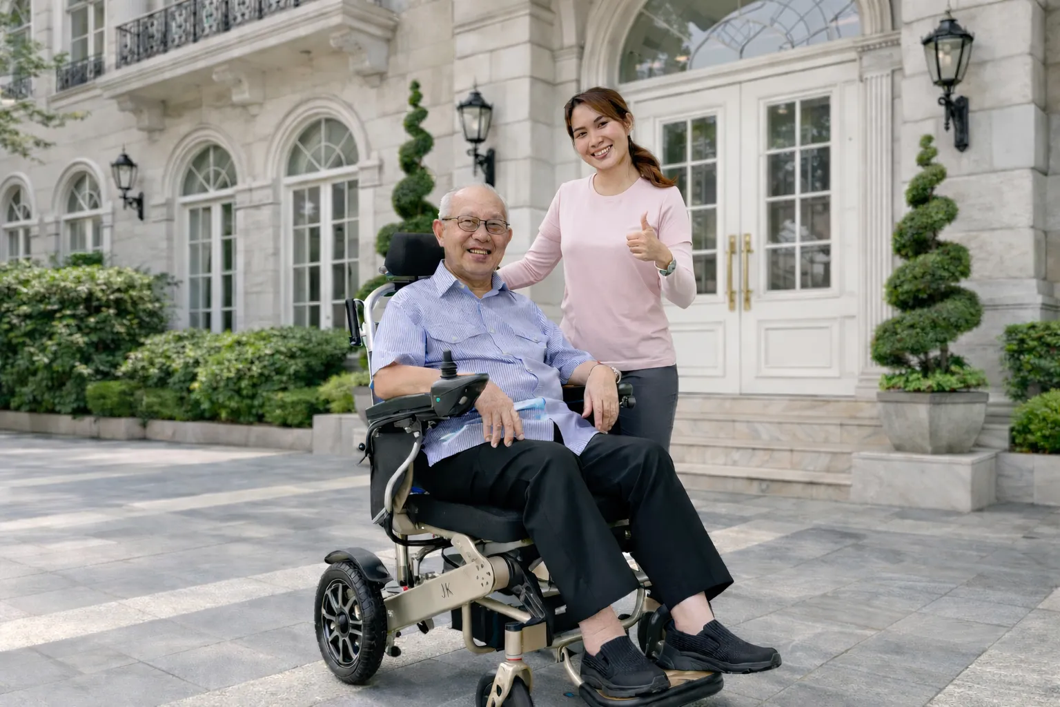Wheelchair elektrik untuk jalan-jalan bersama keluarga - kerusi roda elektrik Malaysia