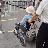 Wheelchair di airport untuk penerbangan