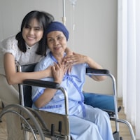 Keluarga bersama pengguna wheelchair