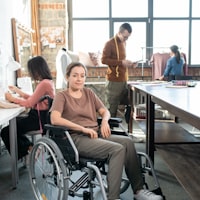 Wheelchair heavy duty untuk beban berat