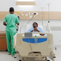 Wheelchair di hospital untuk pesakit